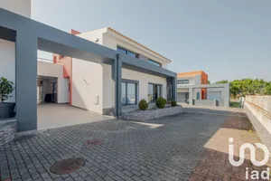 Moradia geminada  em Silveira