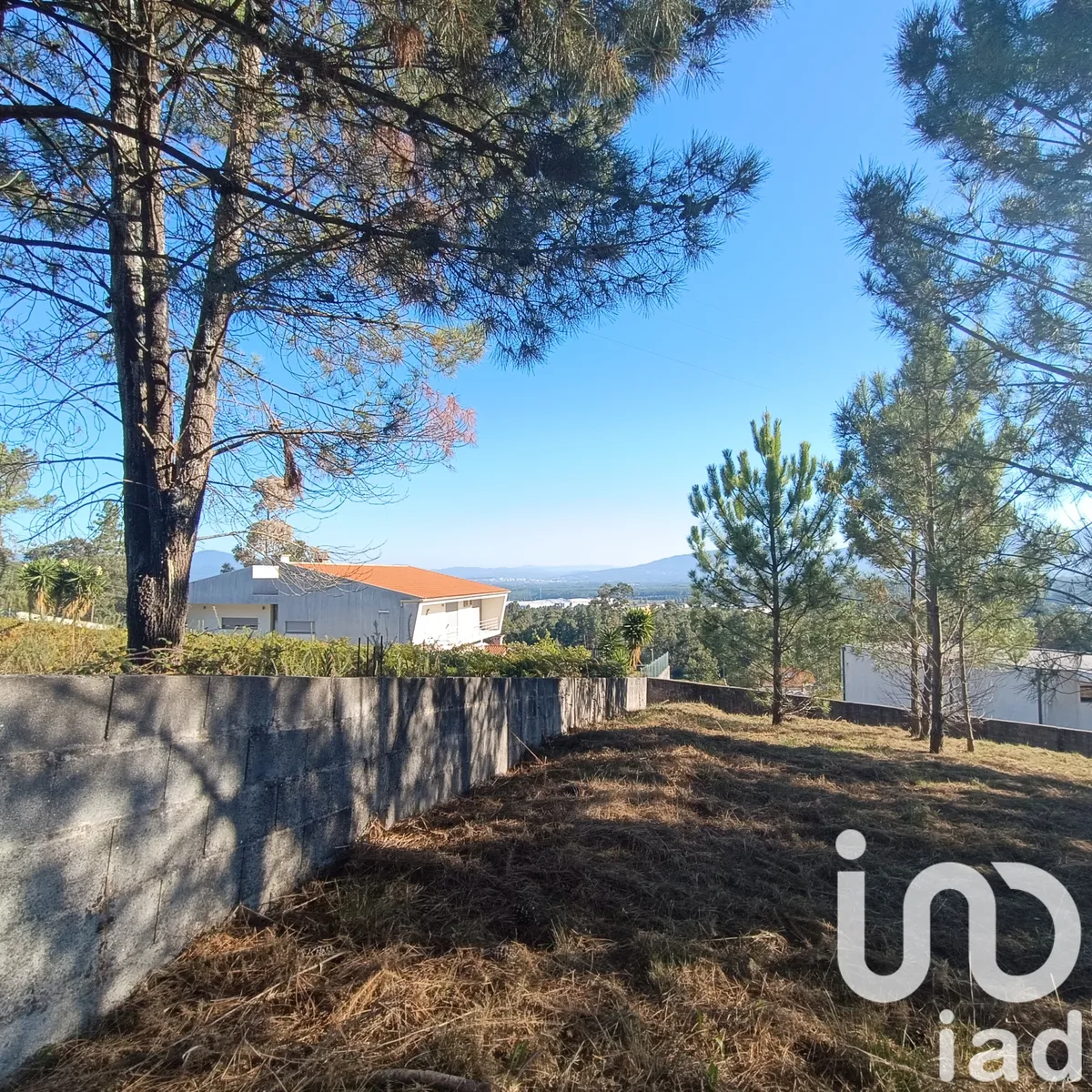 Terreno urbano de 760 m² em Nogueira