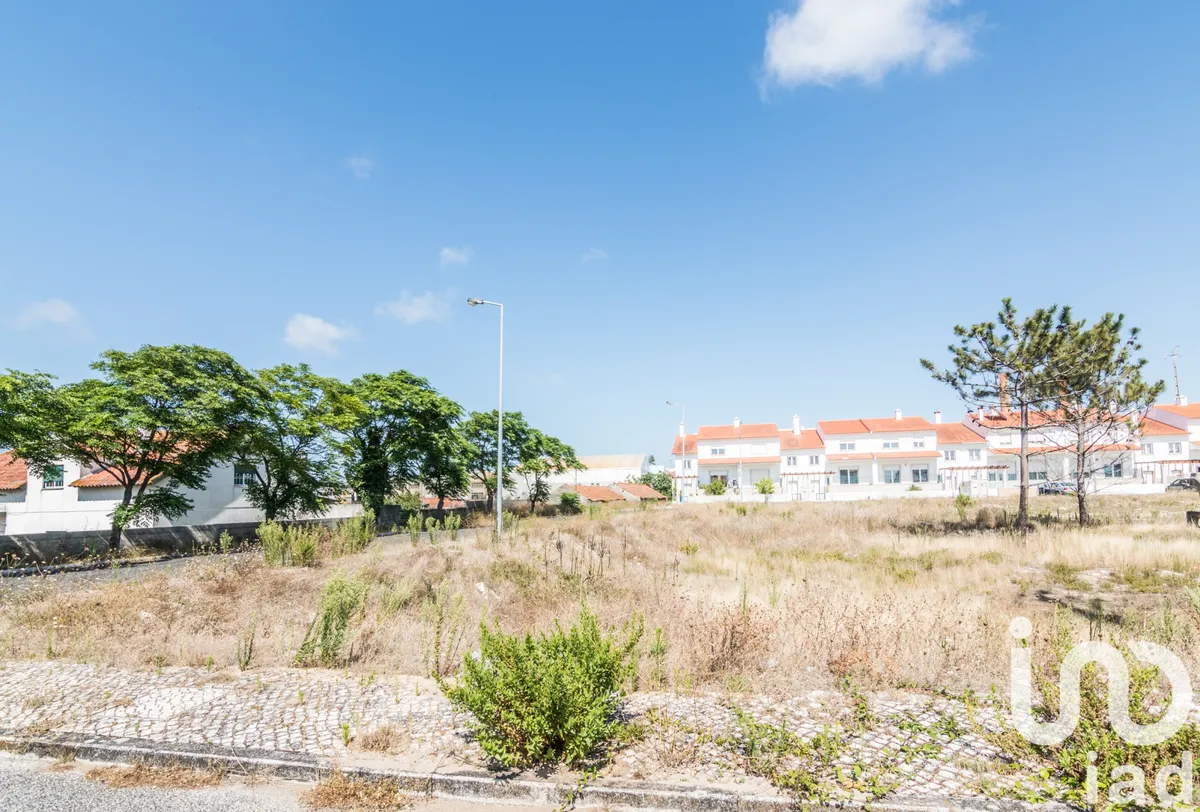 Terreno urbano de 378 m² em Vieira de Leiria