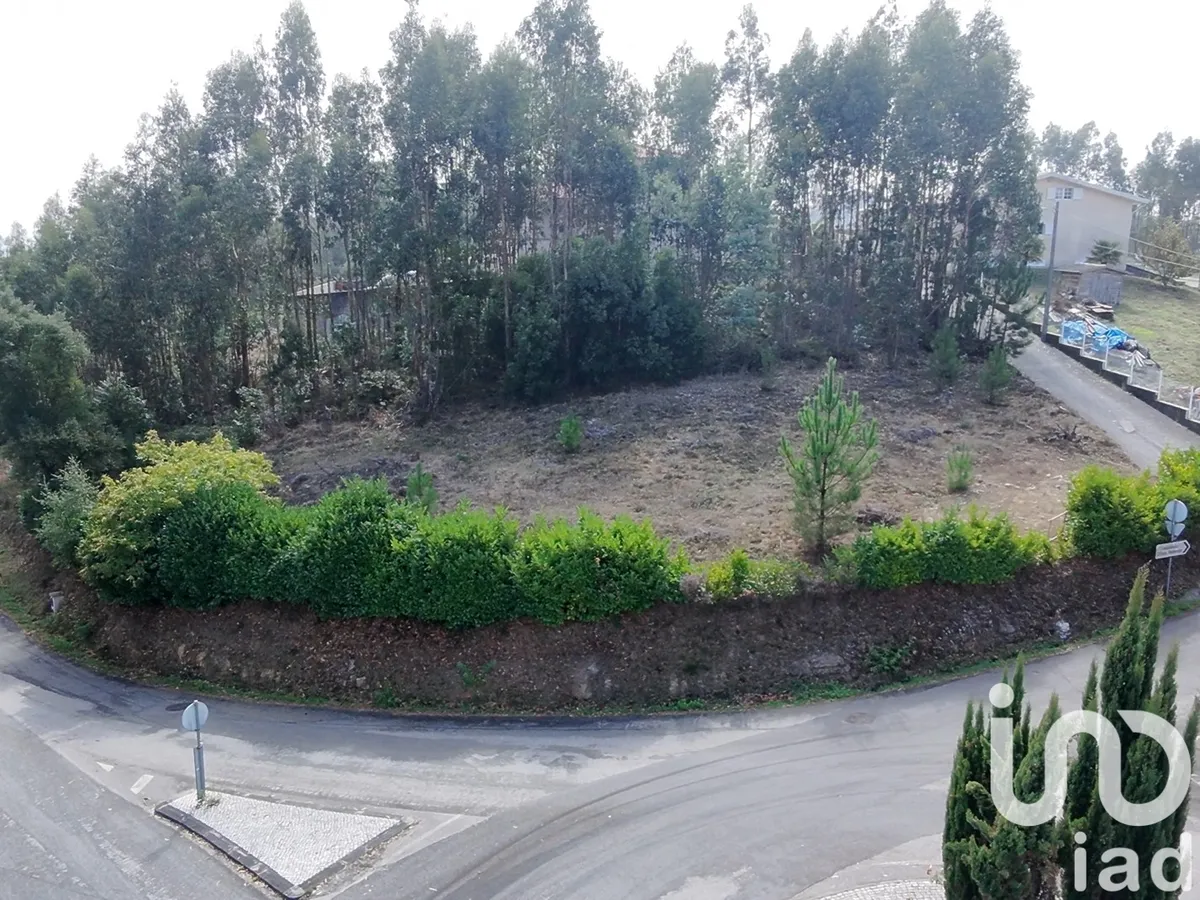 Terreno urbano de 700 m² em Semide