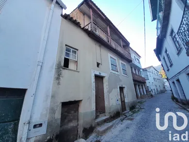 Moradia geminada em Unhais da Serra