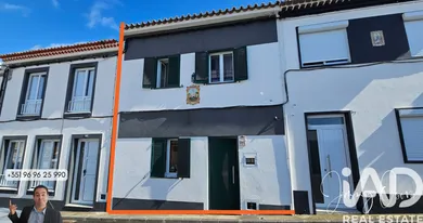 Moradia geminada em Água de Pau