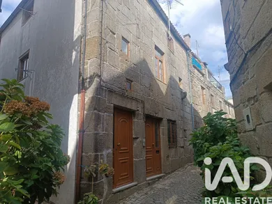 Moradia geminada em Trancoso