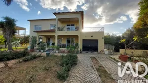House  at Santa Bárbara de Nexe