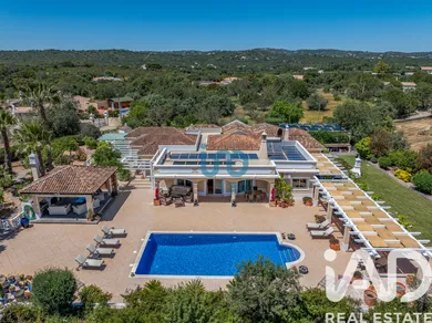 Casa rústica  em Santa Bárbara de Nexe