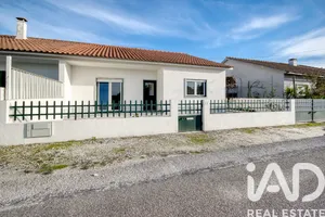 Semi-detached house at Vale de Santarém