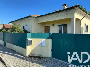 Detached house at Bustos