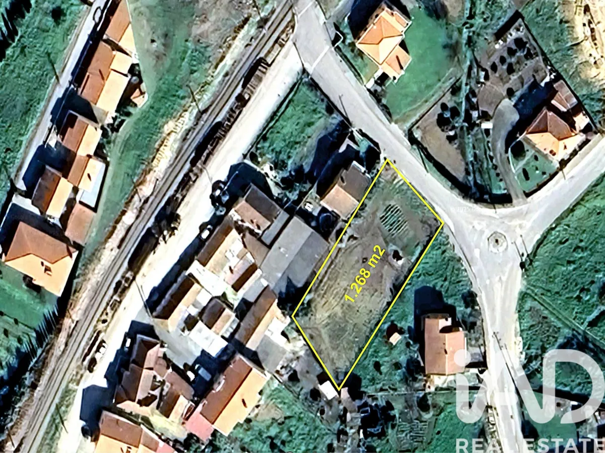 Terreno urbano de 1268 m² em Outeiro da Cabeça