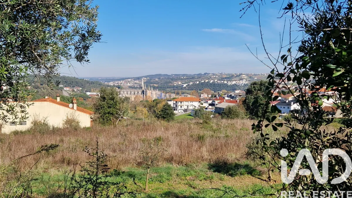 Terreno urbano de 555 m² em Batalha