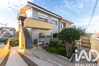 Two-family house at Guifões