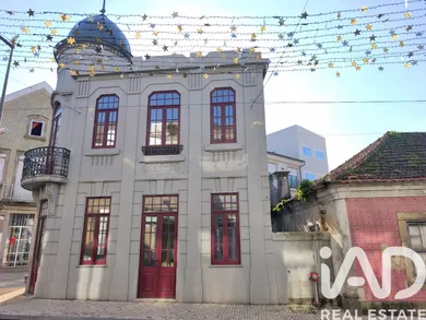 Casa com espaço comercial em Ovar
