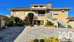 Casa com espaço comercial  em Águas Santas