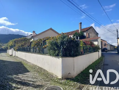 Single-storey house  in Benquerença