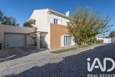 Moradia geminada em São Simão