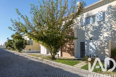 Moradia geminada  em São Simão