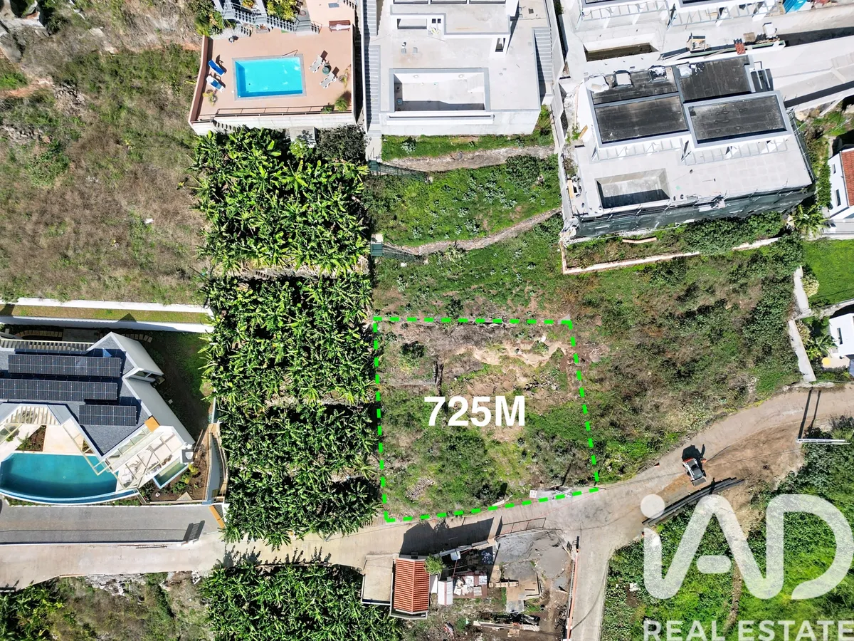 Terreno urbano de 725 m² em Calheta