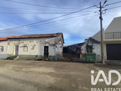 Single-storey house at Bombarral