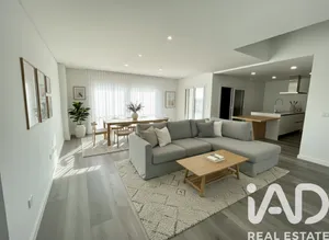 Maison jumelle à Corroios