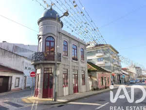 Casa com espaço comercial  em Ovar