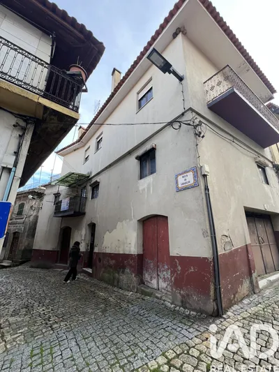 Fotografia 1 de Prédio de 254 m² em Tabuaço