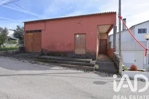 Casa com espaço comercial em Penela