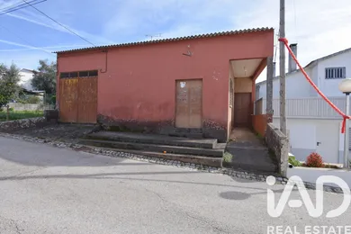 Casa com espaço comercial em Penela
