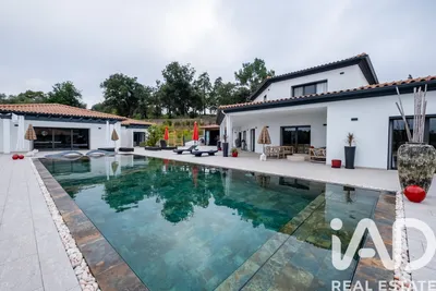 Fotografia 5 de Casa/Moradia 3 quartos de 304 m² em Mointe Redondo