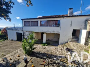 Moradia em Santa Marta de Portuzelo