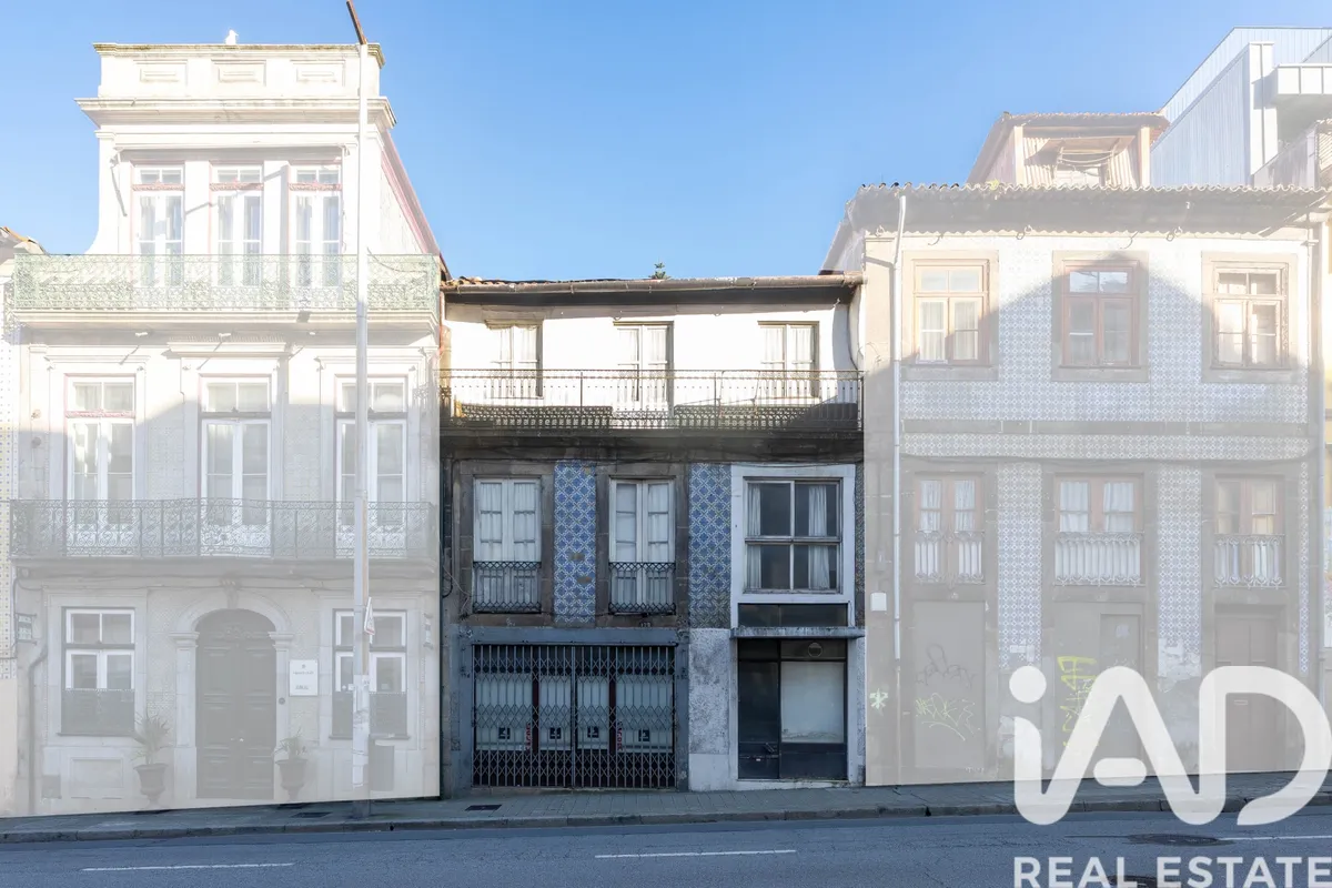 Prédio de 155 m² em Porto