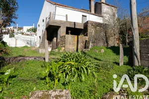 Moradia geminada em Almalaguês