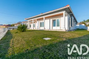 Moradia térrea  em Regueira de Pontes