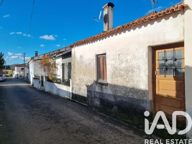 Maison mitoyenne  à Poiares