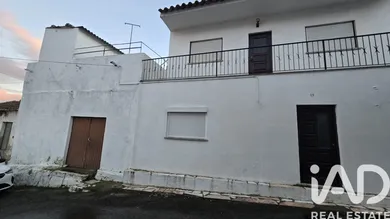 Moradia geminada  em Pêro Moniz