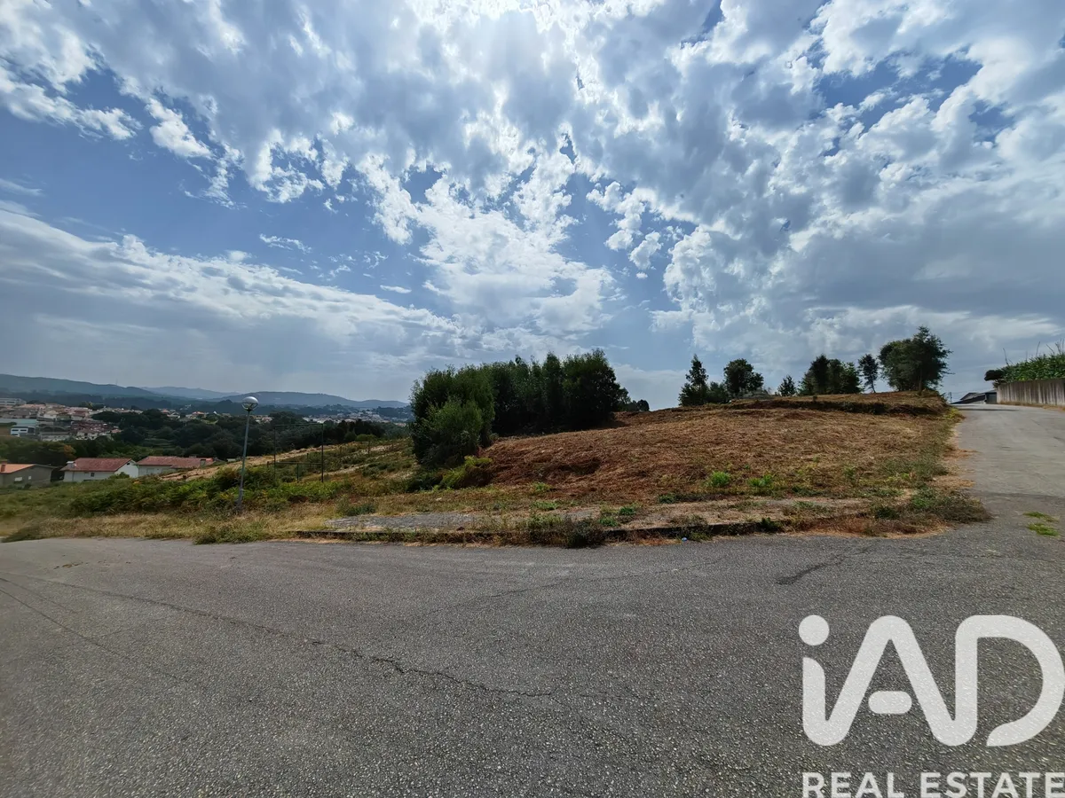 Terreno urbano de 5520 m² em Vila de Cucujães