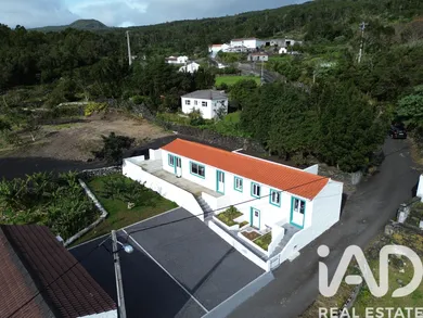 Detached house in Lajes do Pico