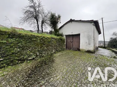 Moradia térrea  em Campo