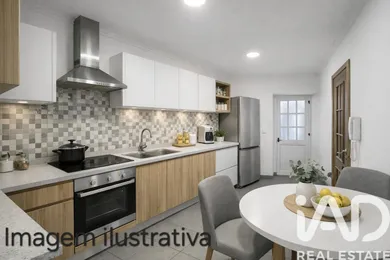 Moradia térrea  em Pêro Moniz