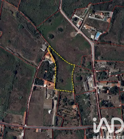 Fotografia 1 de Terreno de 3880 m² em Peniche