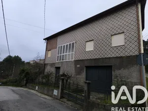 Moradia bi-familiar  em Borba de Godim