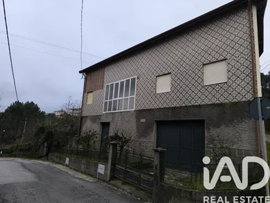 Moradia bi-familiar  em Borba de Godim