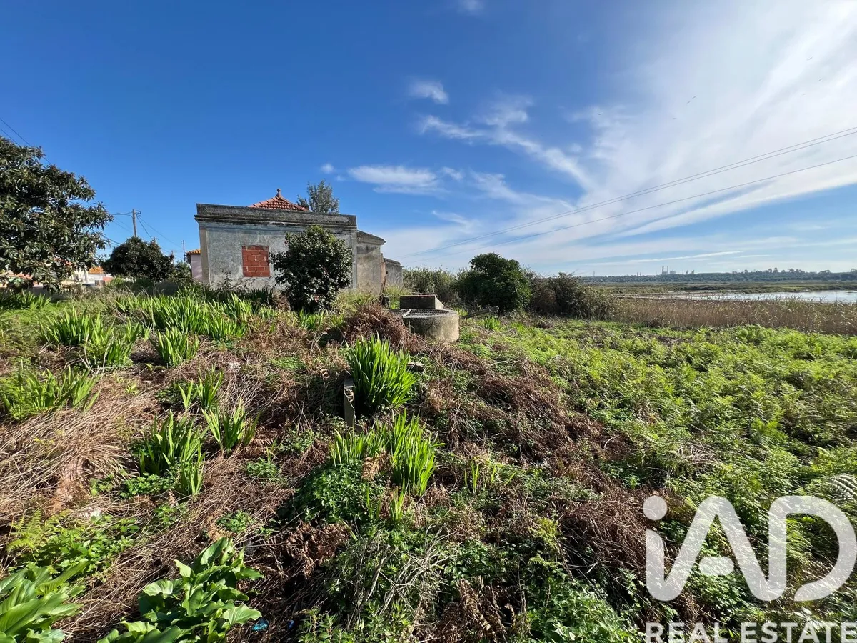 Terreno urbano de 1628 m² em Sado