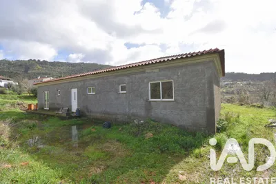 Fotografia 2 de Terreno urbano de 3250 m² em São Miguel, Santa Eufémia e Rabaçal