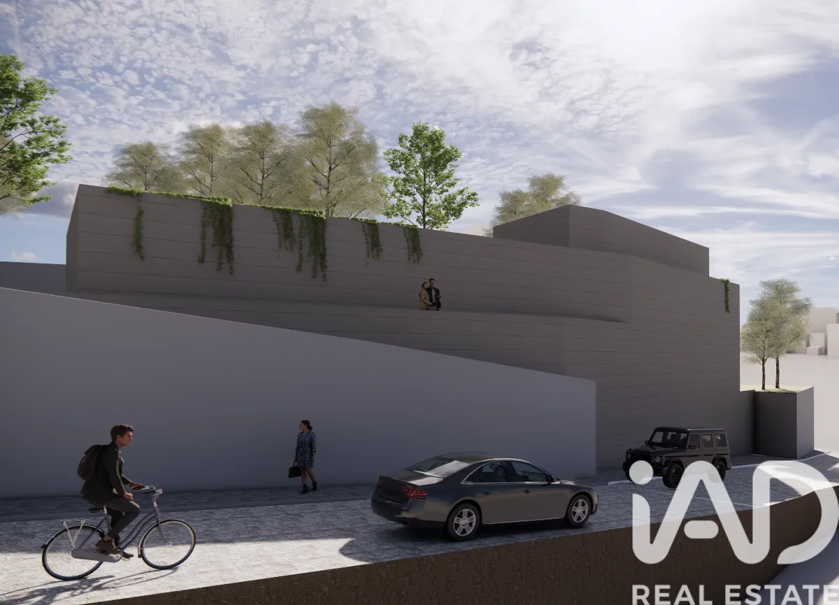 Terreno urbano de 711 m² em Porto