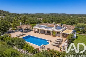 Quinta  em Santa Bárbara de Nexe