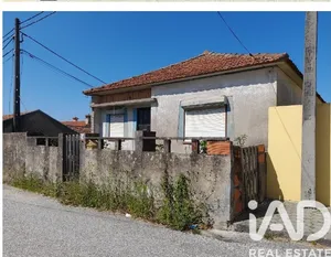 Single-storey house  in Cortegaça