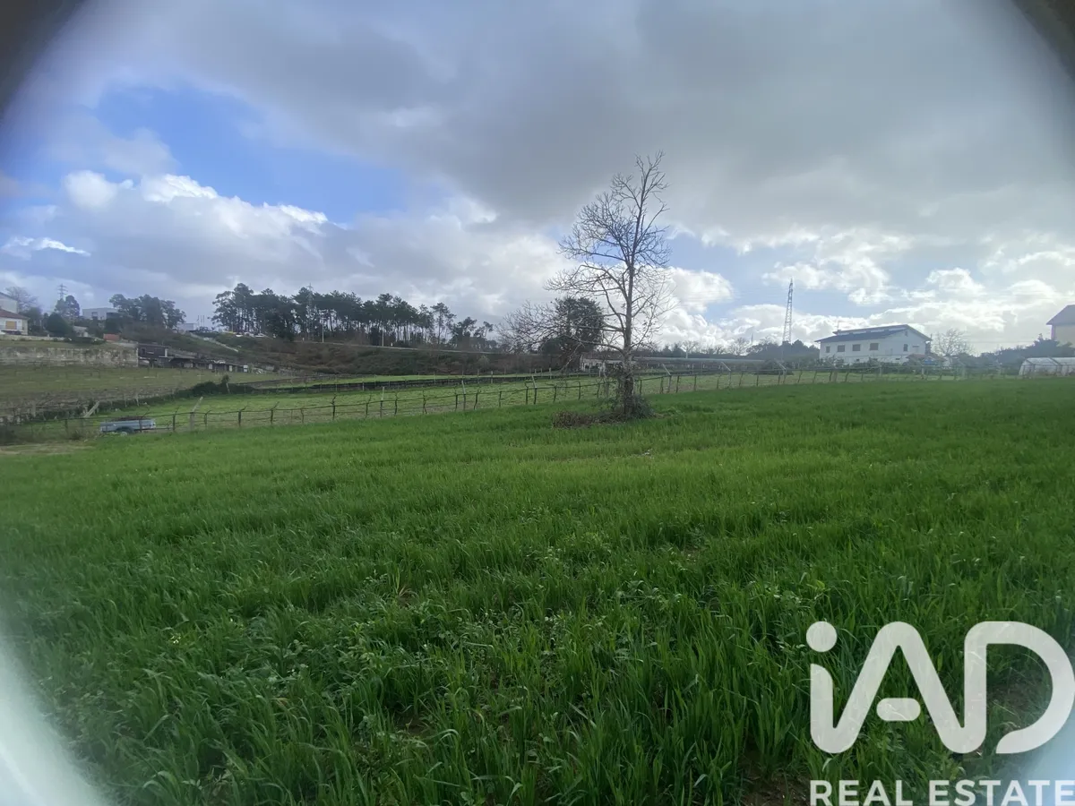 Terreno de 3290 m² em Monção