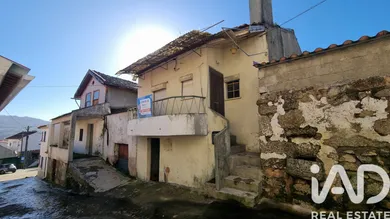 Moradia em banda em Vale de Azares - Celorico da Beira