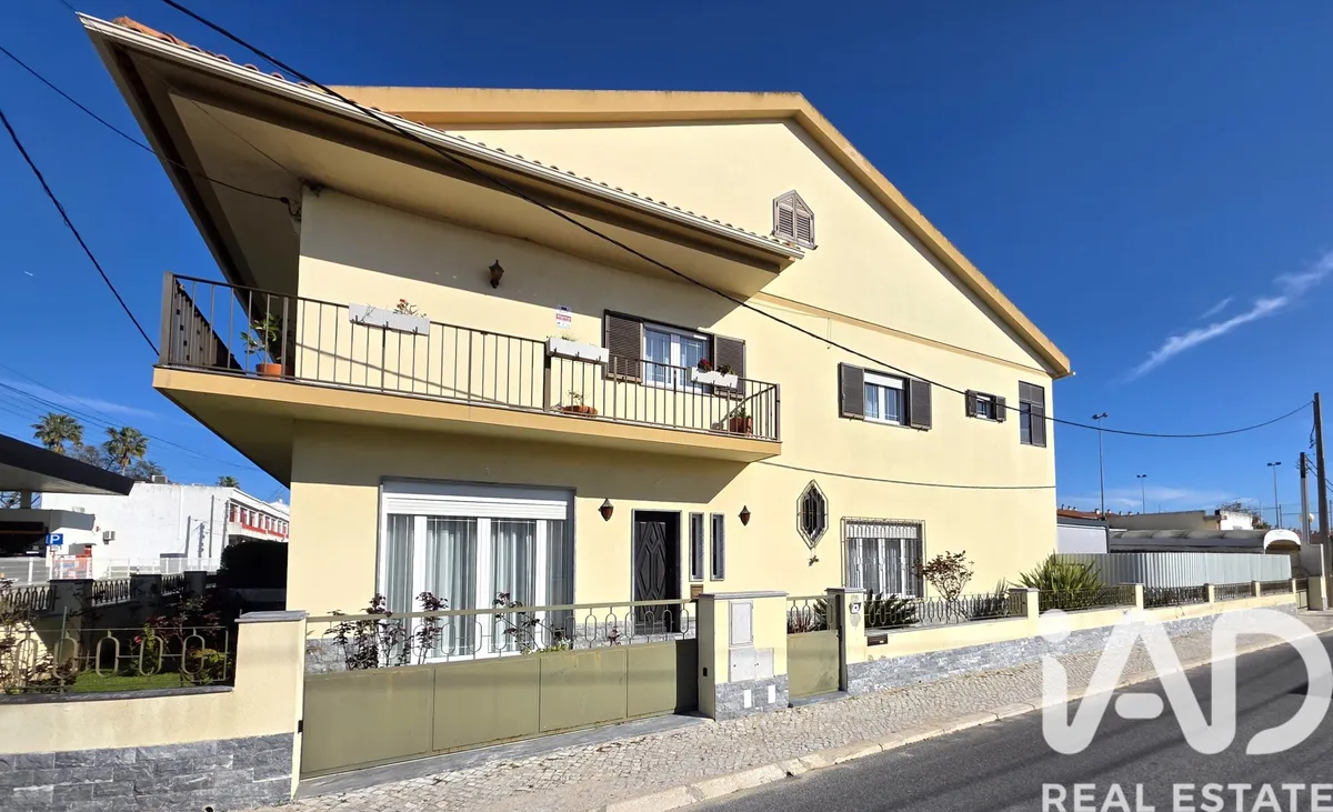 Moradia bi-familiar 6 quartos de 350 m² em Montijo