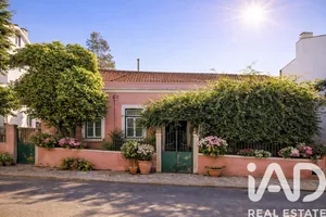 Detached house  in Oeiras