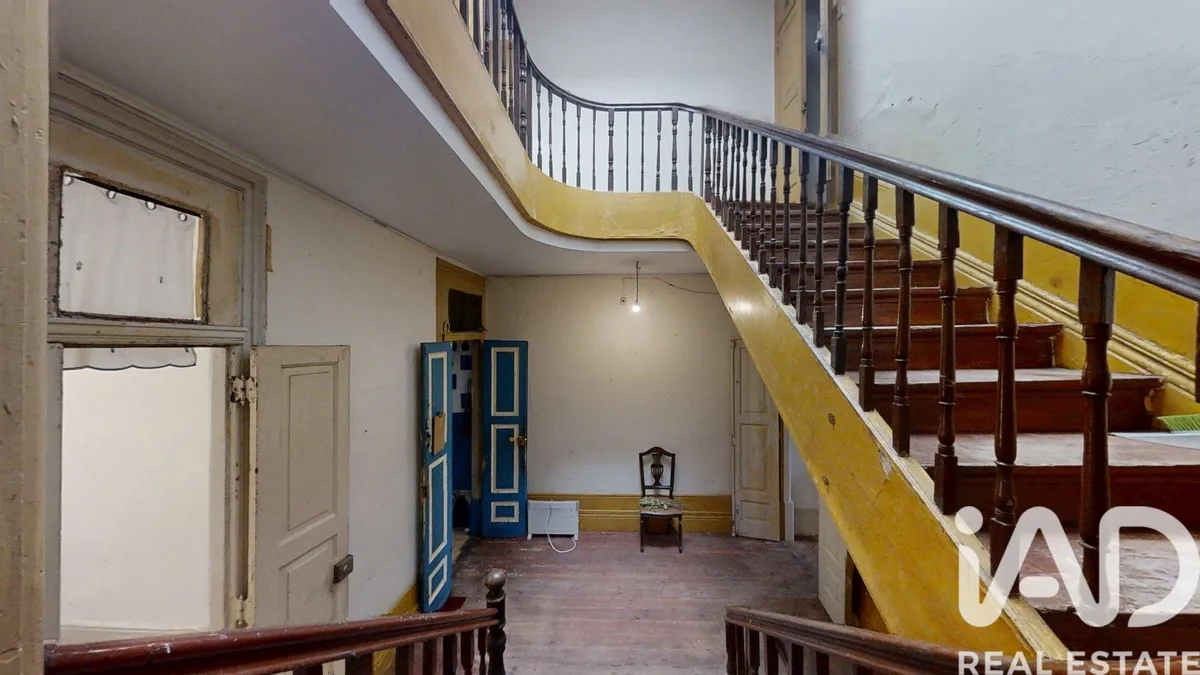 Prédio de 221 m² em Porto